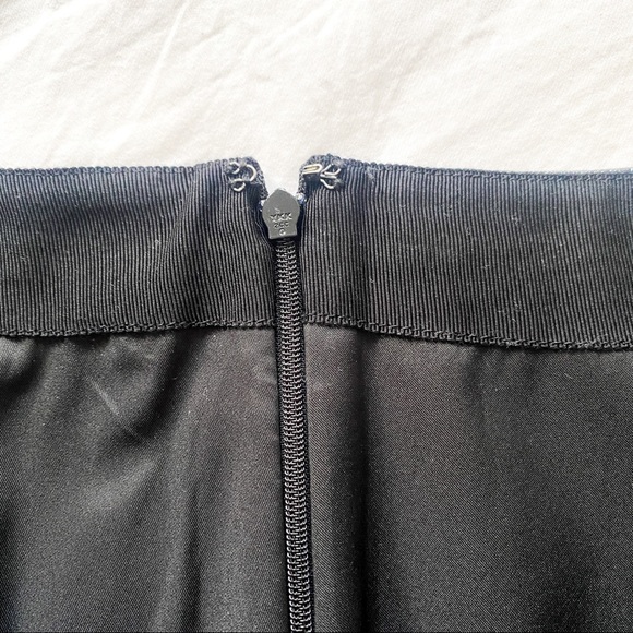 THEORY Black Mini Skirt In Faux Patent Leather - Picture 13 of 14